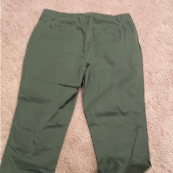 Girlfriend Chino army green pant - Picture 5 of 6